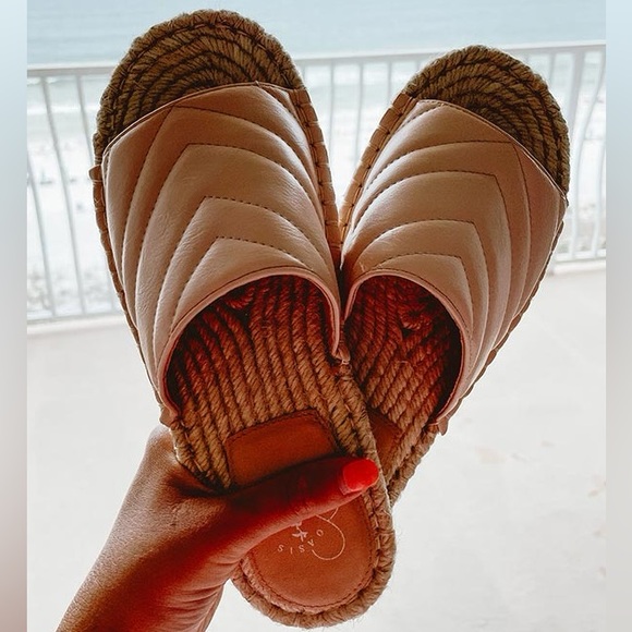 FAUX LEATHER SANDAL IN NUDE Size 8.5 - Picture 9 of 11